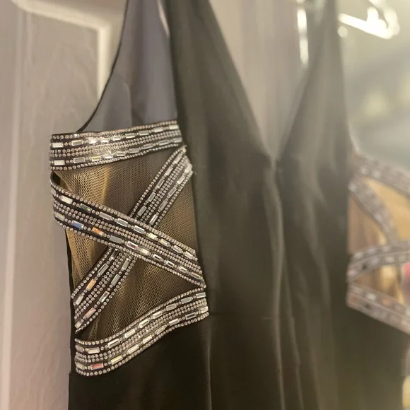 long dress , brand xscape - Picture 3 of 6